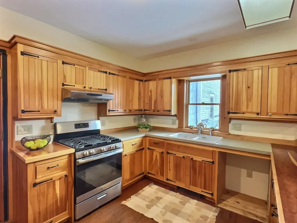 24 Greenhouse Lane Bradford NH 03221