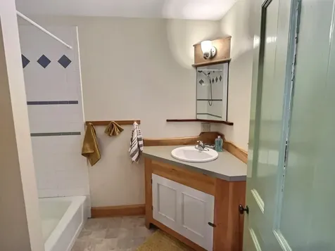 24 Greenhouse Lane Bradford NH 03221