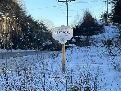 24 Greenhouse Lane Bradford NH 03221