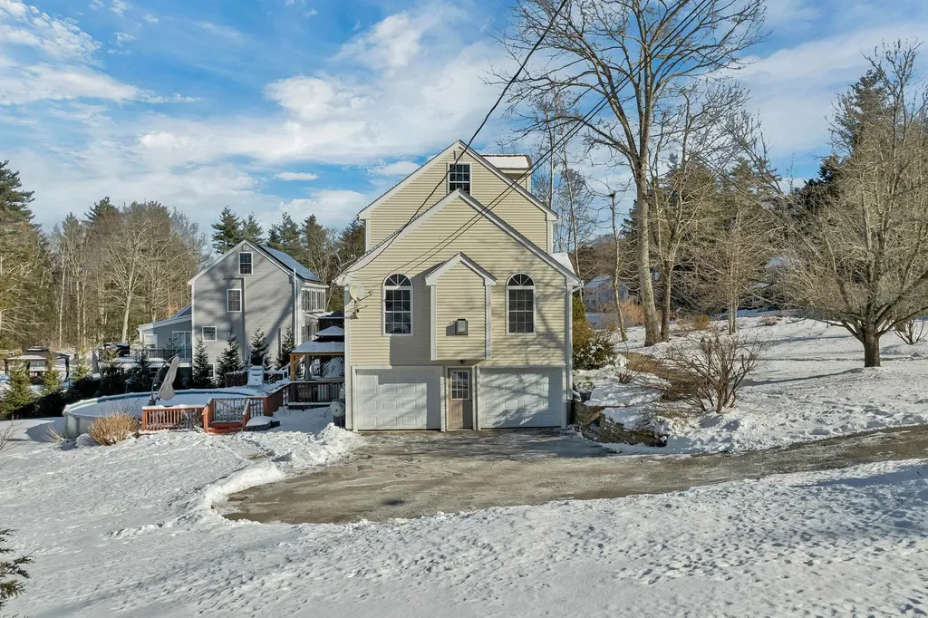 1 Treaty Court Sandown NH 03873