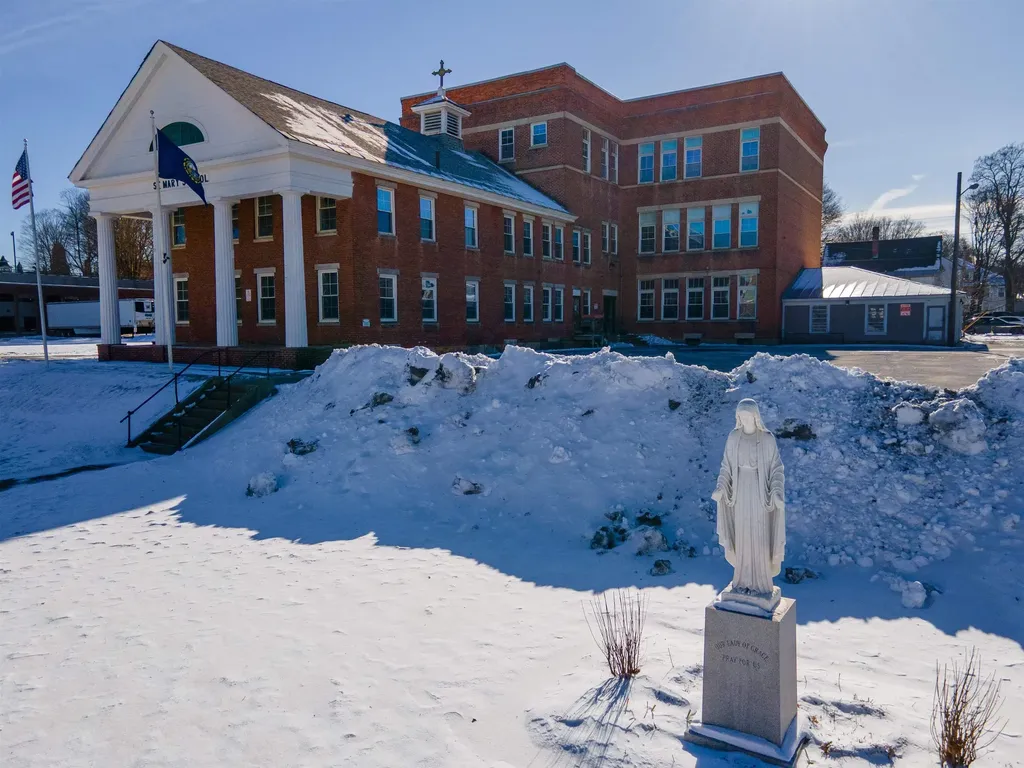 16 Central Street Claremont NH 03743