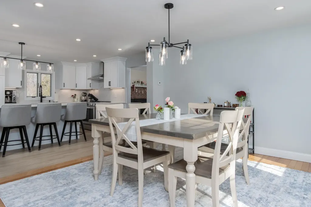 4 Faye Lane Londonderry NH 03053