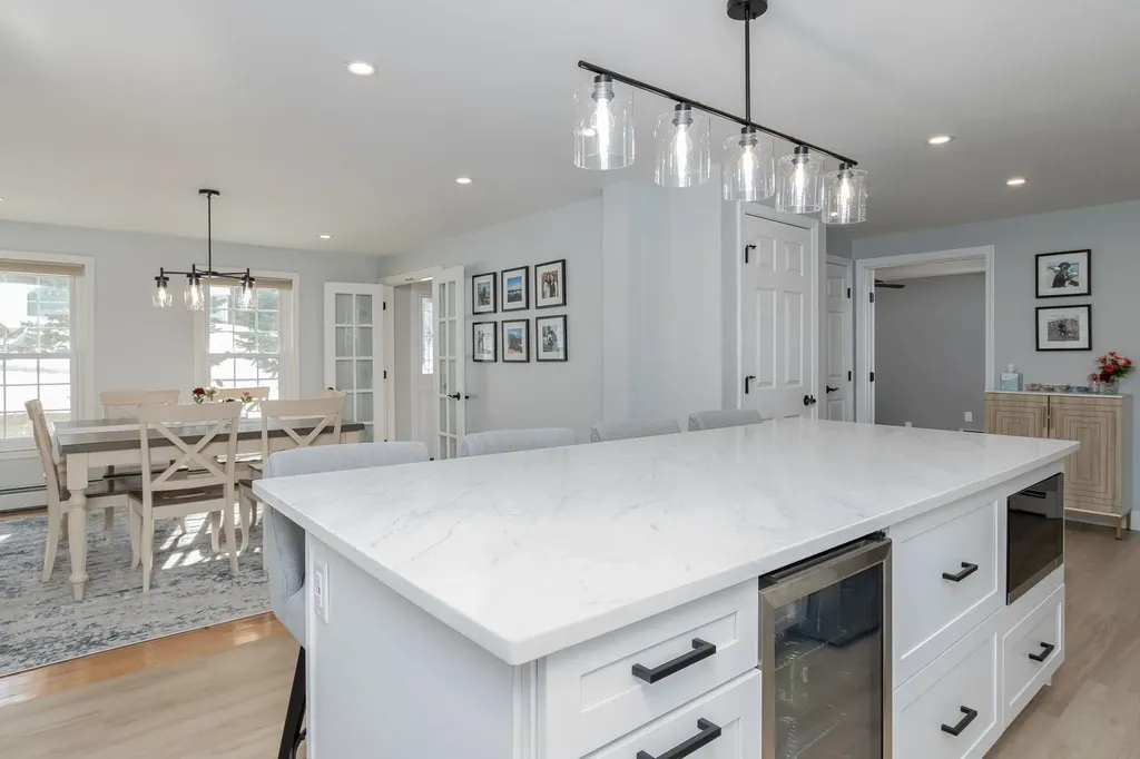 4 Faye Lane Londonderry NH 03053