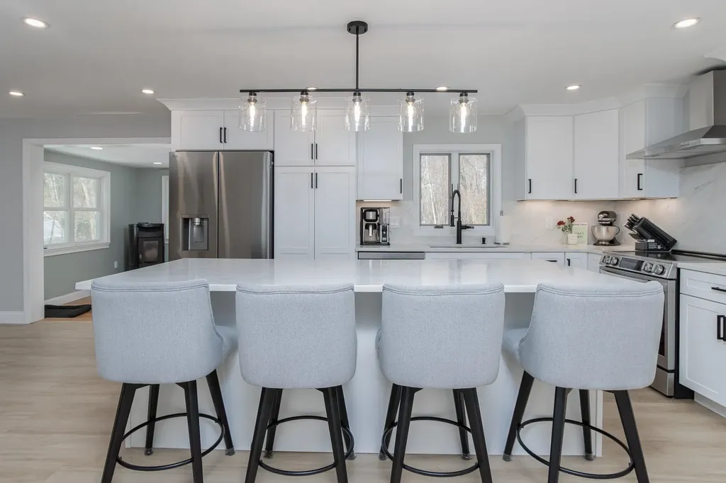 4 Faye Lane Londonderry NH 03053