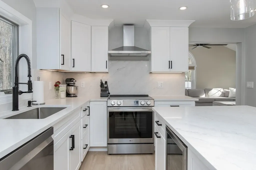 4 Faye Lane Londonderry NH 03053