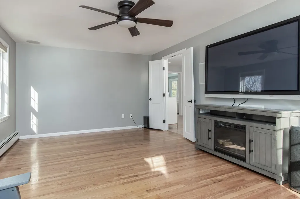 4 Faye Lane Londonderry NH 03053