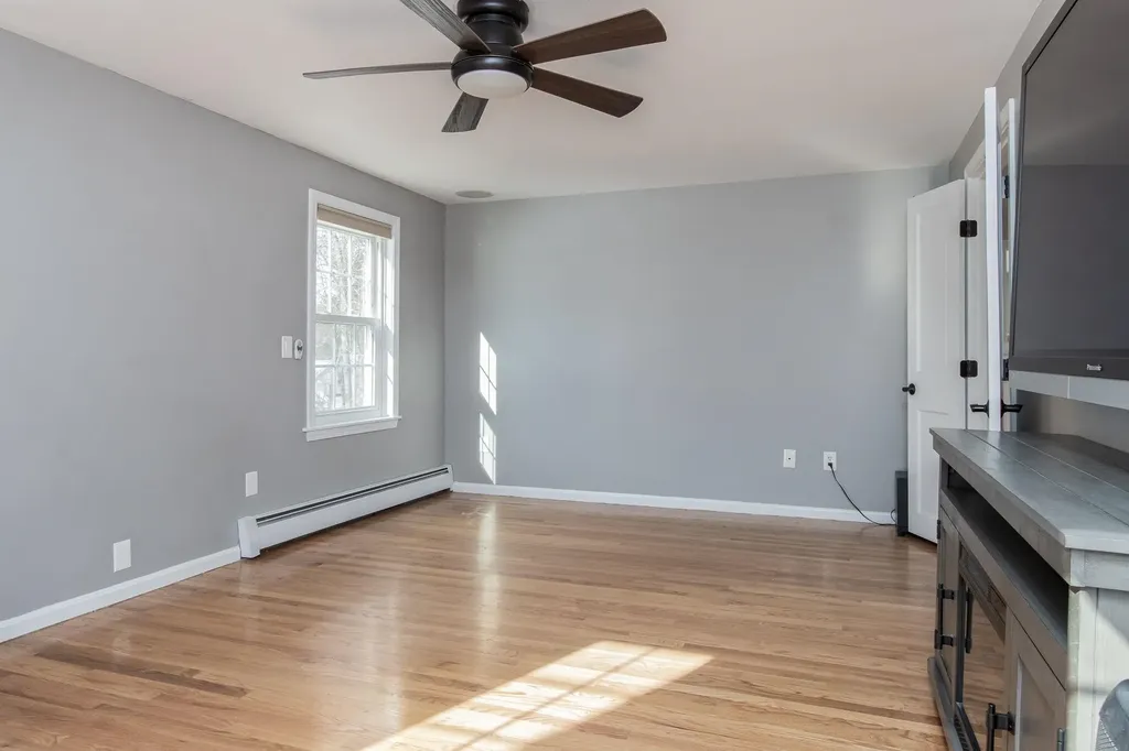 4 Faye Lane Londonderry NH 03053