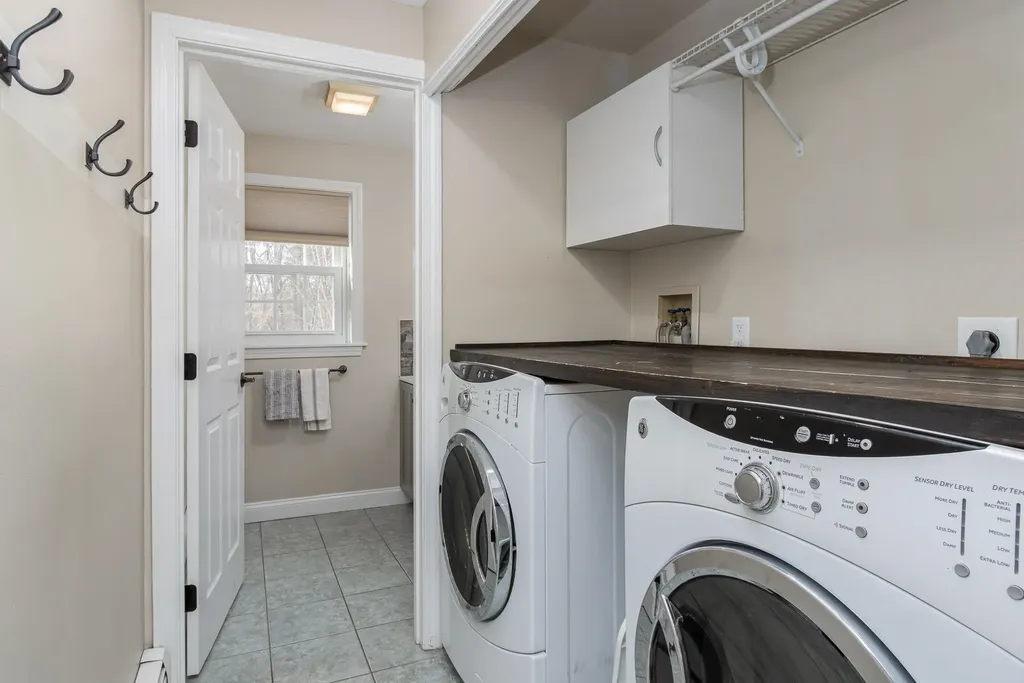 4 Faye Lane Londonderry NH 03053