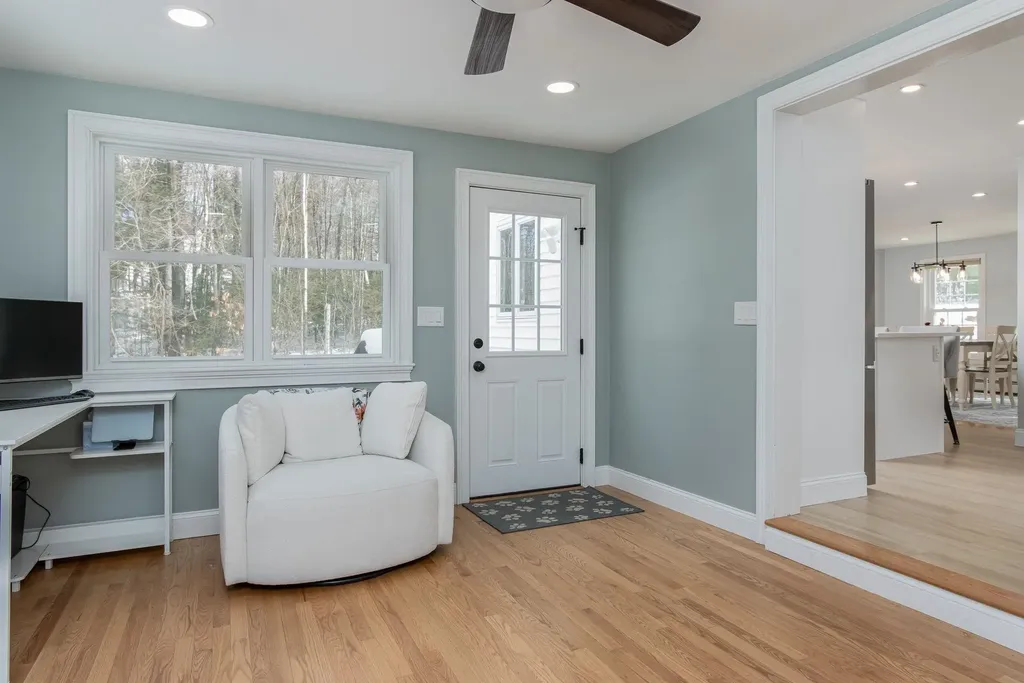 4 Faye Lane Londonderry NH 03053