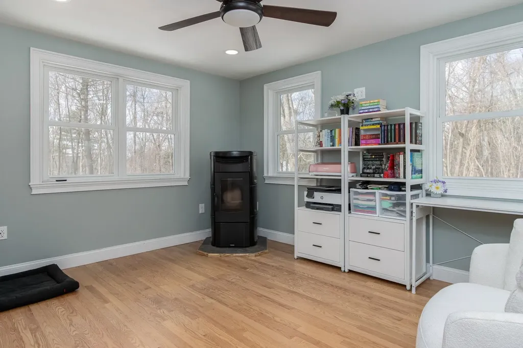 4 Faye Lane Londonderry NH 03053