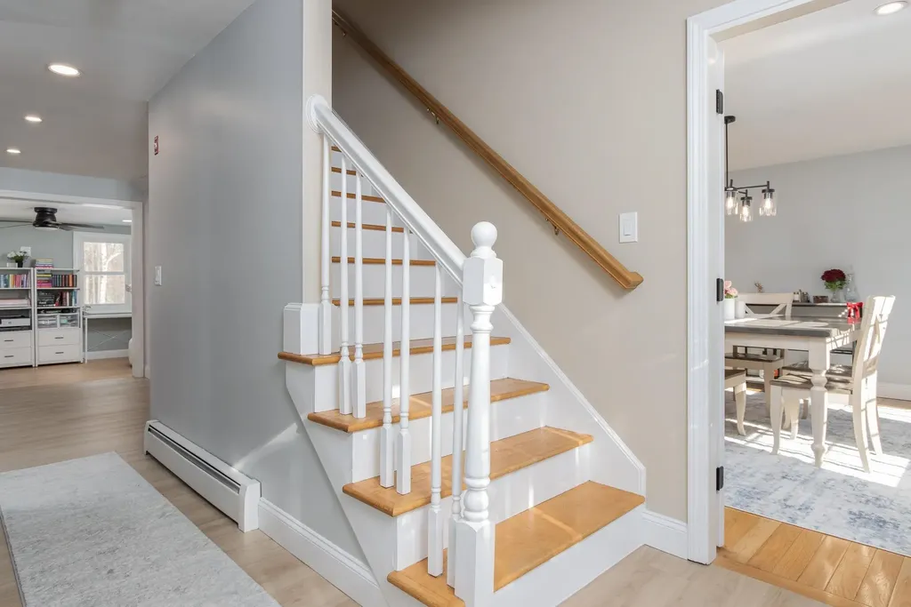 4 Faye Lane Londonderry NH 03053