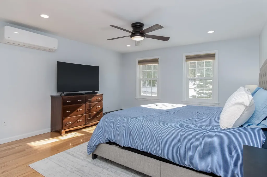 4 Faye Lane Londonderry NH 03053