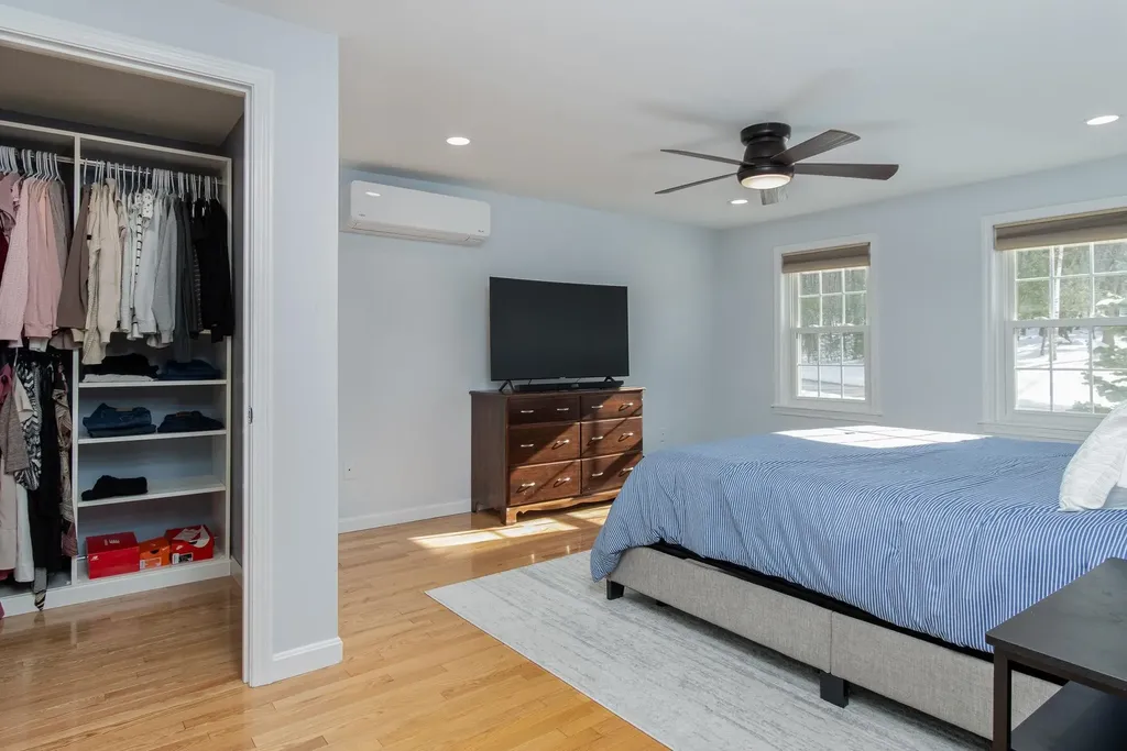 4 Faye Lane Londonderry NH 03053