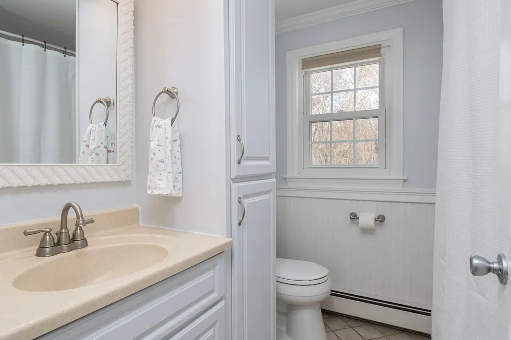 4 Faye Lane Londonderry NH 03053