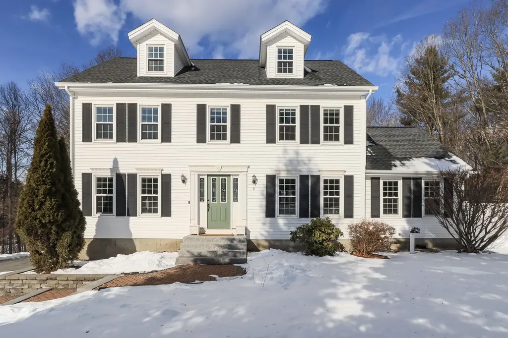 4 Faye Lane Londonderry NH 03053