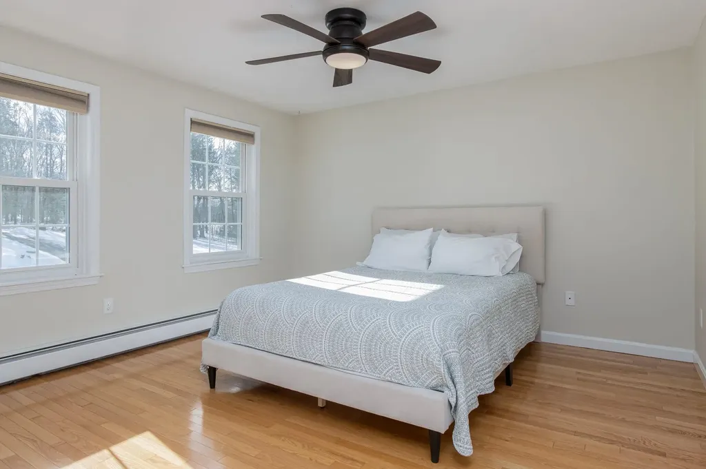 4 Faye Lane Londonderry NH 03053