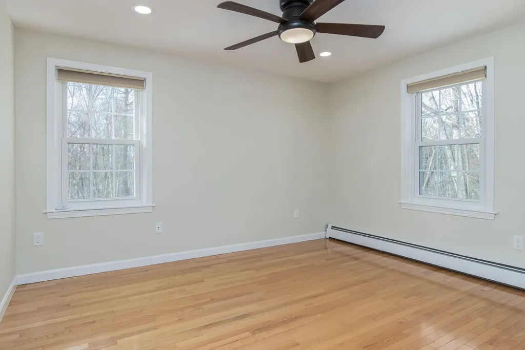 4 Faye Lane Londonderry NH 03053