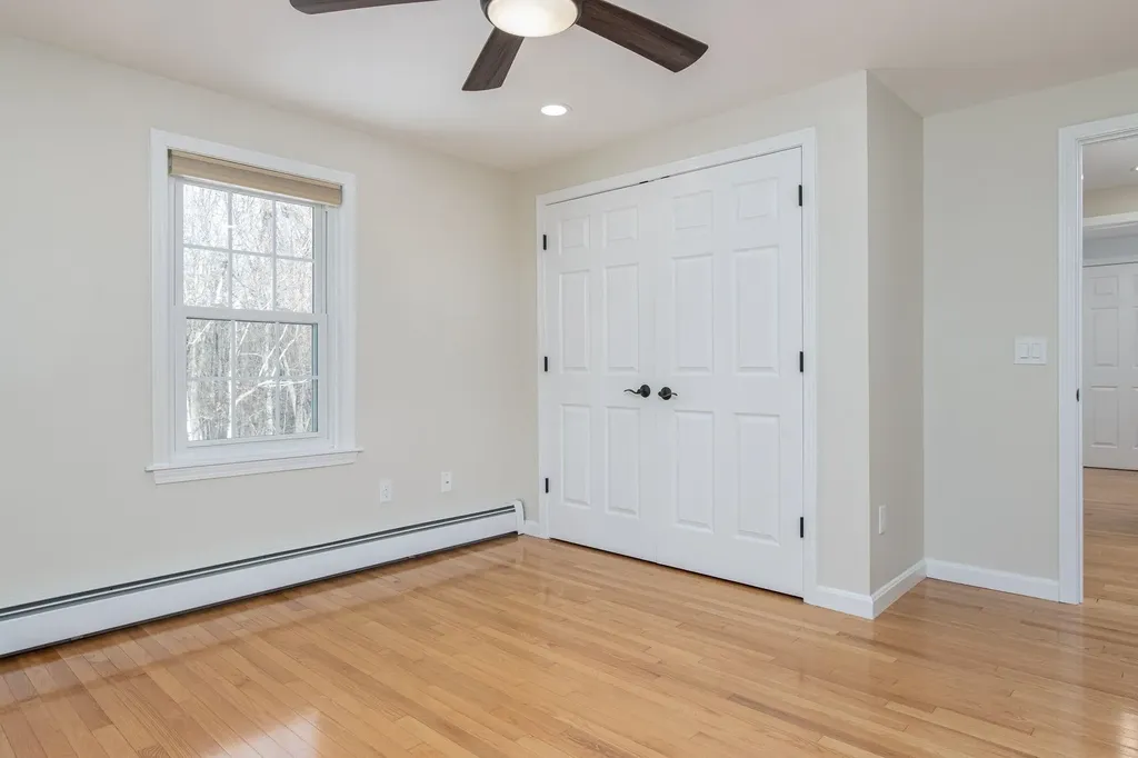 4 Faye Lane Londonderry NH 03053