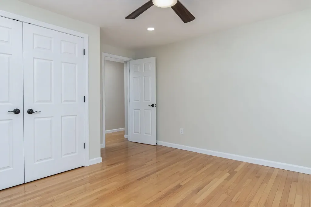 4 Faye Lane Londonderry NH 03053