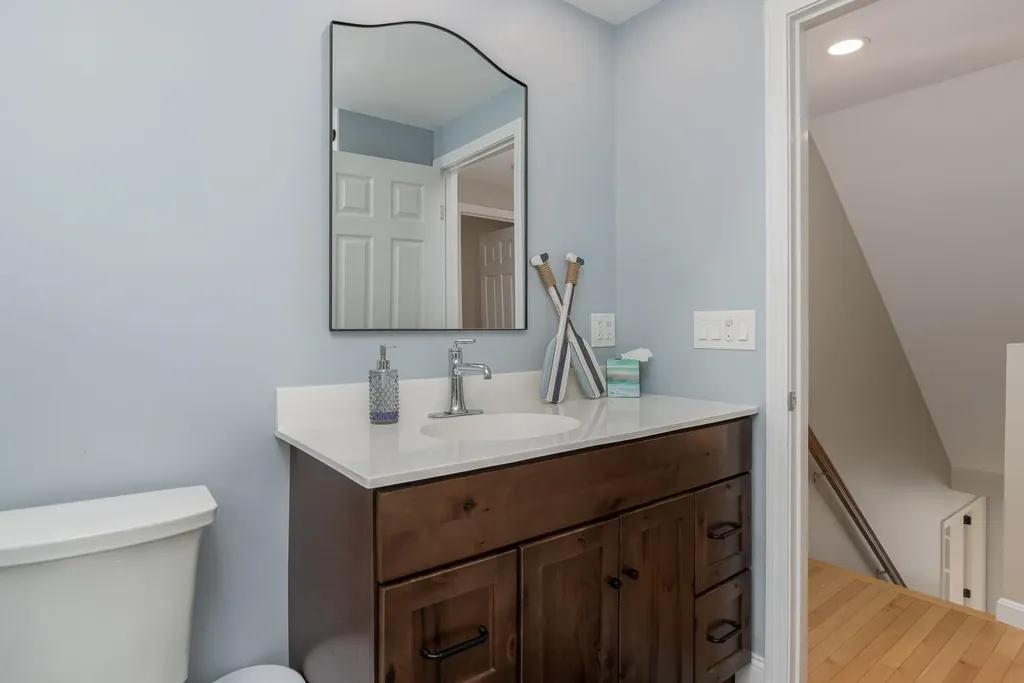 4 Faye Lane Londonderry NH 03053