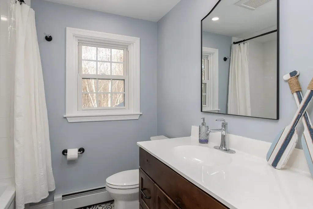 4 Faye Lane Londonderry NH 03053