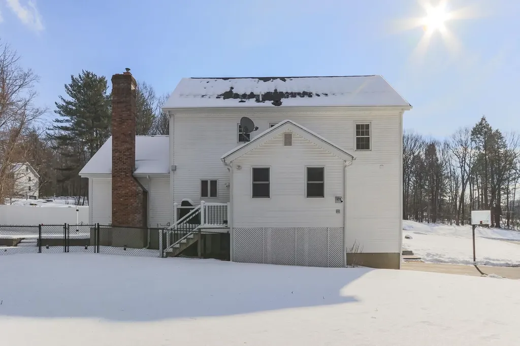 4 Faye Lane Londonderry NH 03053