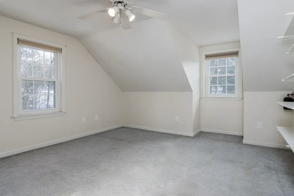 4 Faye Lane Londonderry NH 03053