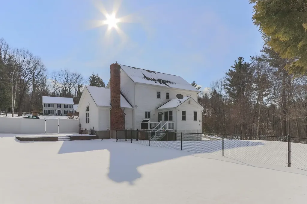 4 Faye Lane Londonderry NH 03053