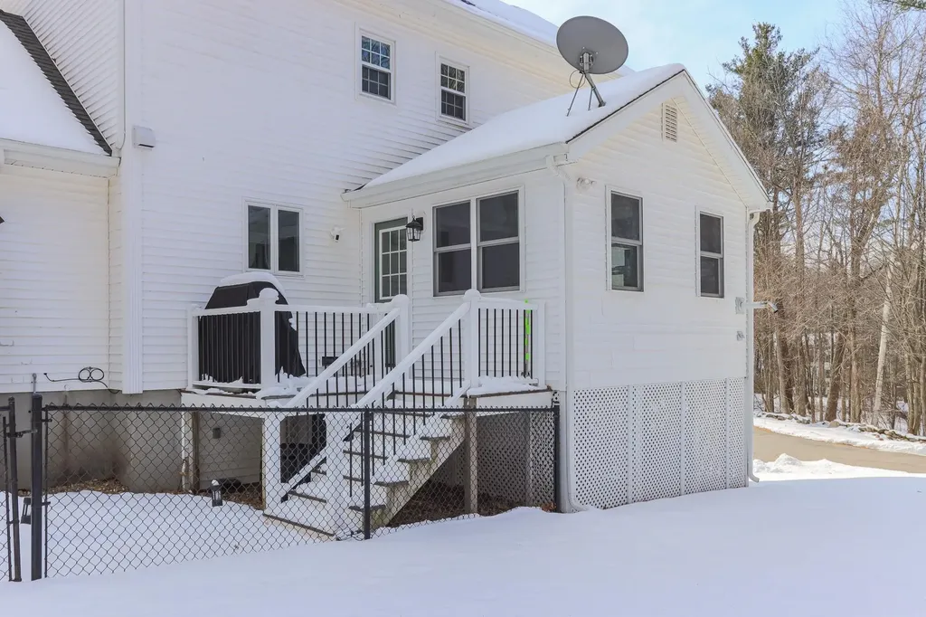 4 Faye Lane Londonderry NH 03053