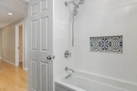 4 Faye Lane Londonderry NH 03053