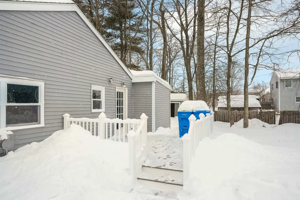 27 London Road Salem NH 03079