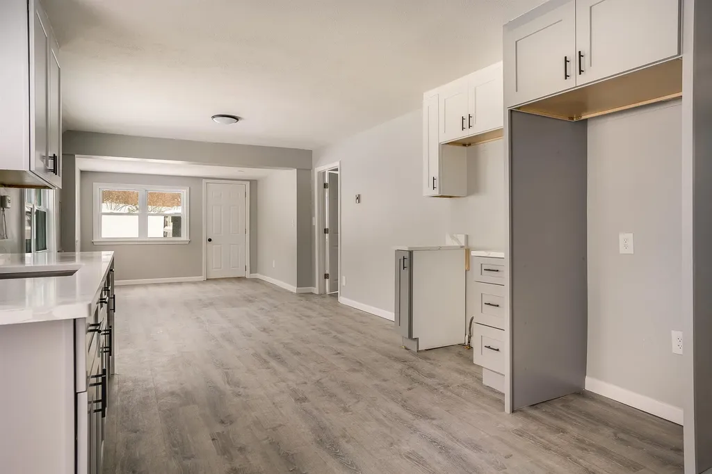 27 London Road Salem NH 03079