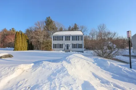 3 Pine Bluff Derry NH 03038