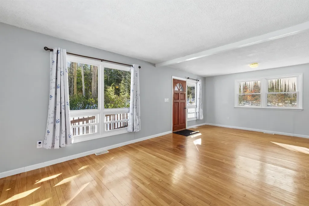 438 Bay Hill Road Northfield NH 03276