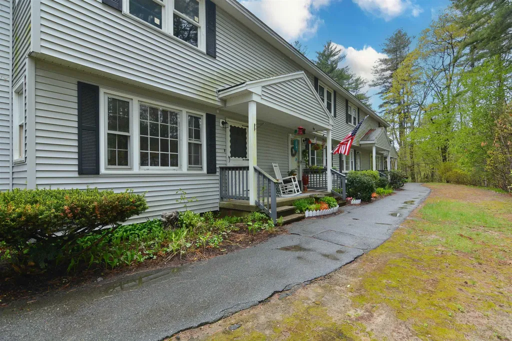 3 Holly Lane Londonderry NH 03053