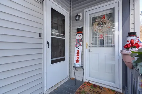 3 Holly Lane Londonderry NH 03053