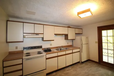 84 Franklin Street Derry NH 03038