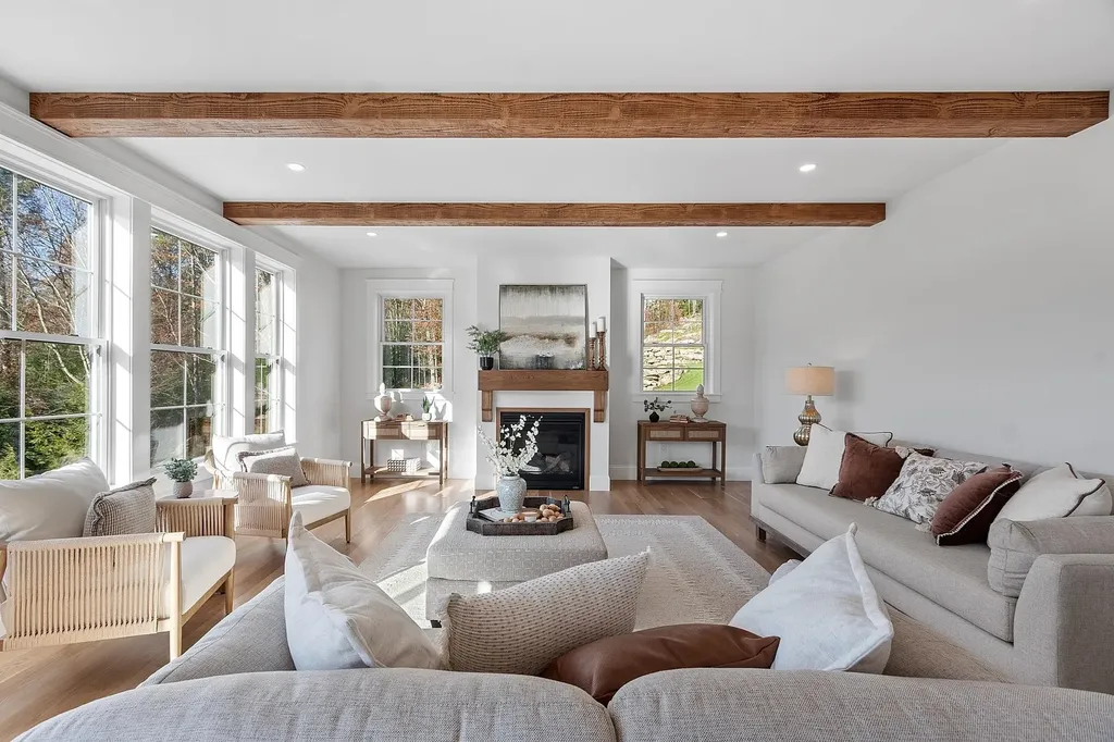 18 Sprague Mill Road Bedford NH 03110