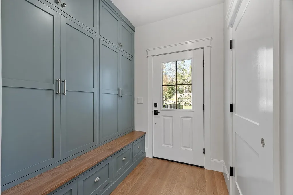 18 Sprague Mill Road Bedford NH 03110