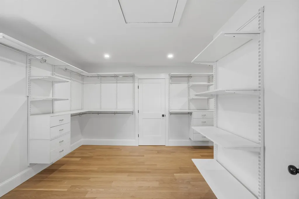 18 Sprague Mill Road Bedford NH 03110