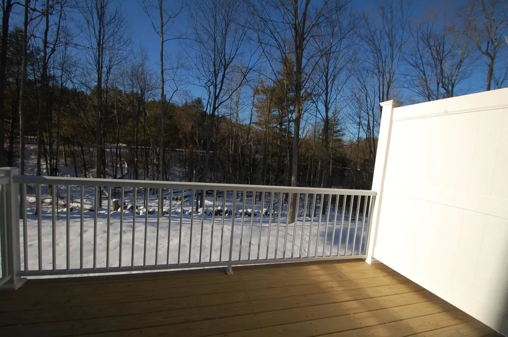 5D Dearborn Circle Goffstown NH 03045