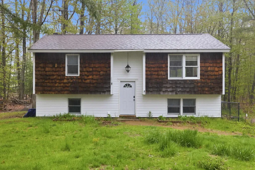 10 Woodlawn Avenue Northfield NH 03276