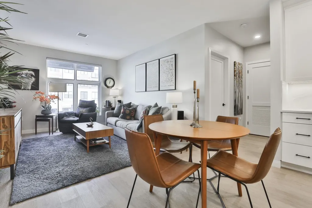 18 Artisan Drive Salem NH 03079