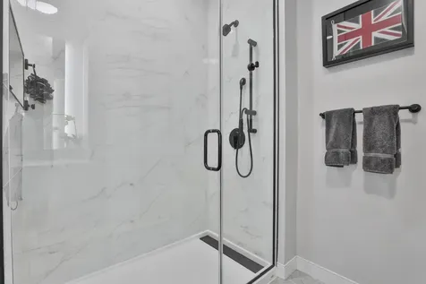 18 Artisan Drive Salem NH 03079