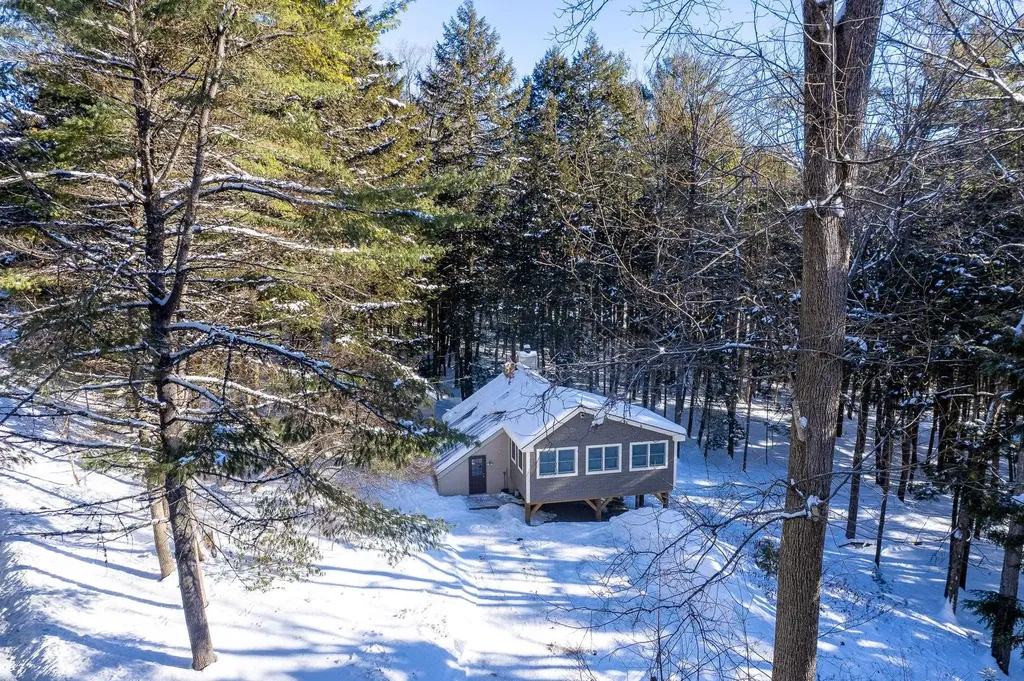 107 Jay Hill Road Hartford VT 05059