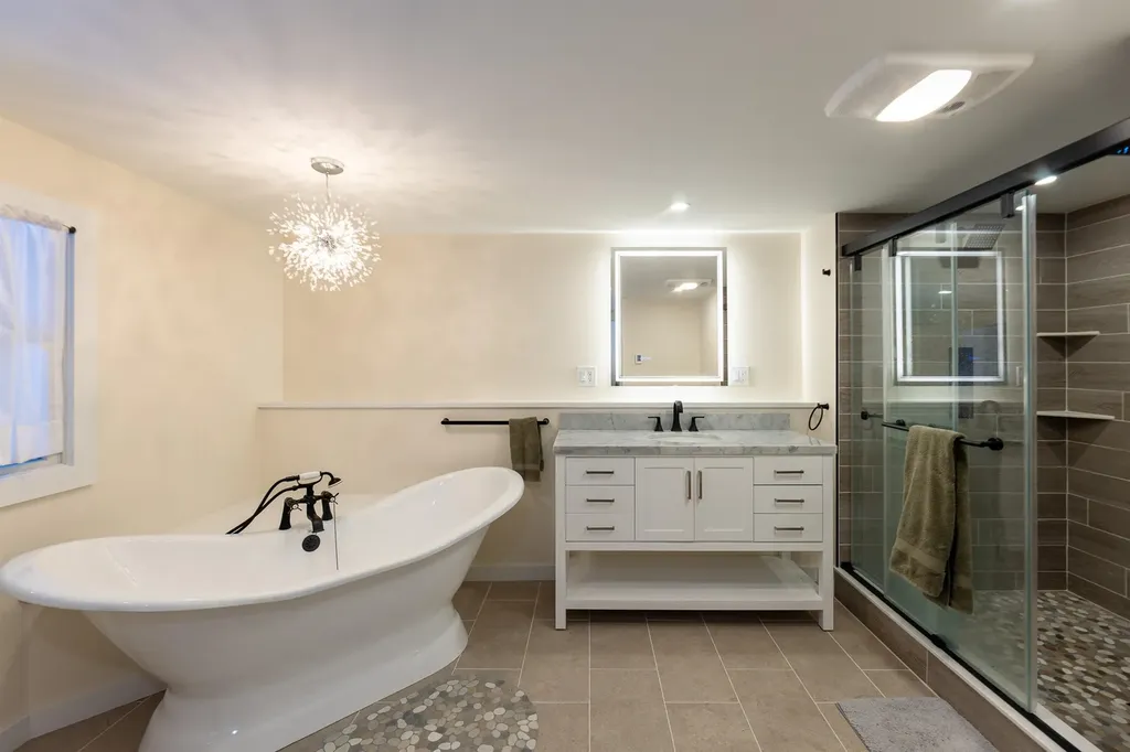 107 Jay Hill Road Hartford VT 05059