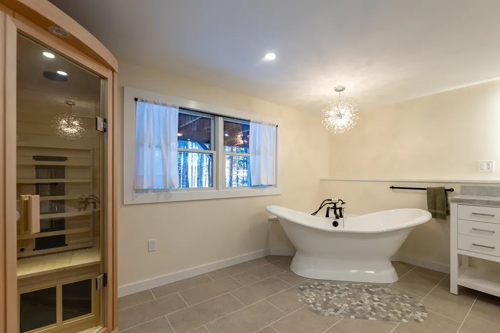 107 Jay Hill Road Hartford VT 05059