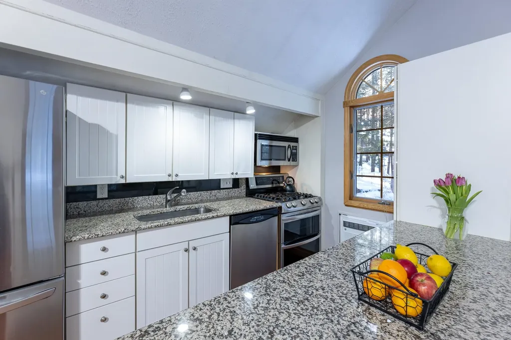 107 Jay Hill Road Hartford VT 05059