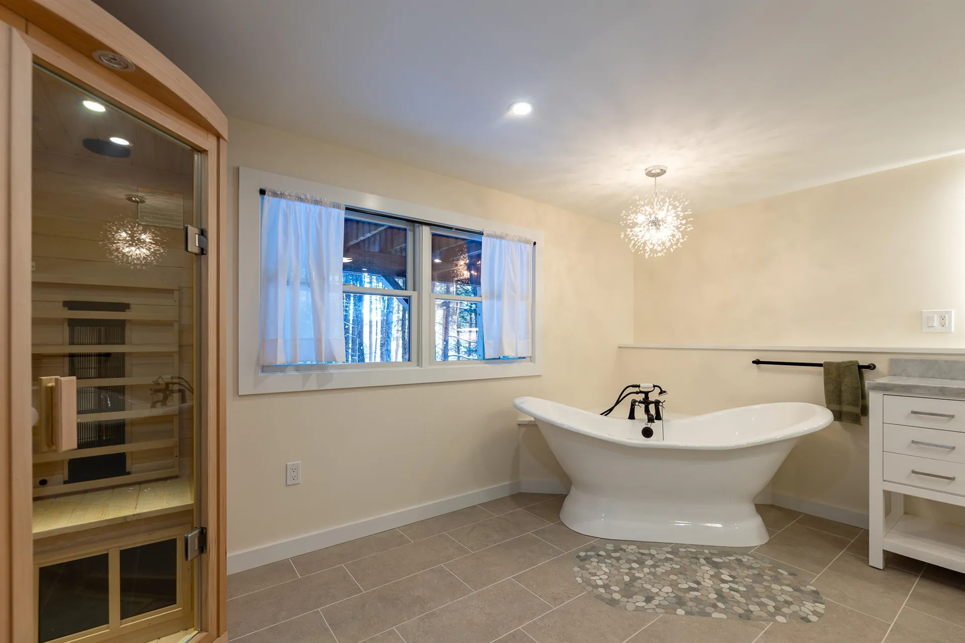 107 Jay Hill Road Hartford VT 05059