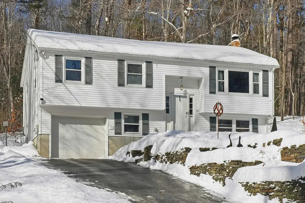 5 Richard Court Raymond NH 03077